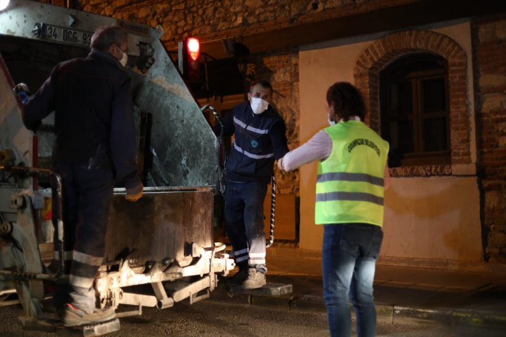 Odunpazarı Belediyesinden gece mesaisinde olan çalışanlara tatlı sürprizi