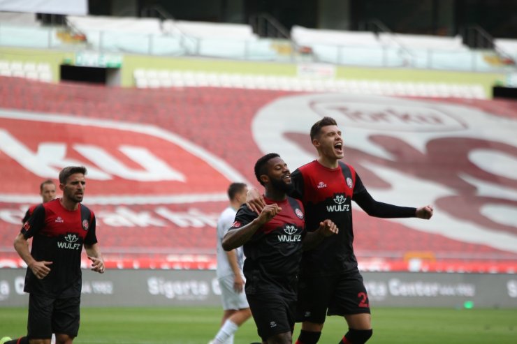 Süper Lig: Konyaspor: 1 - Fatih Karagümrük: 1 (İlk yarı)