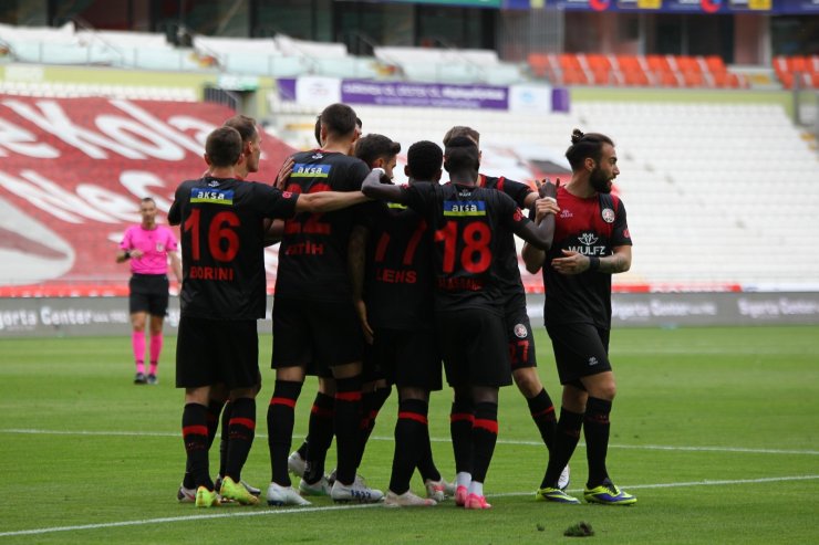 Süper Lig: Konyaspor: 1 - Fatih Karagümrük: 1 (İlk yarı)