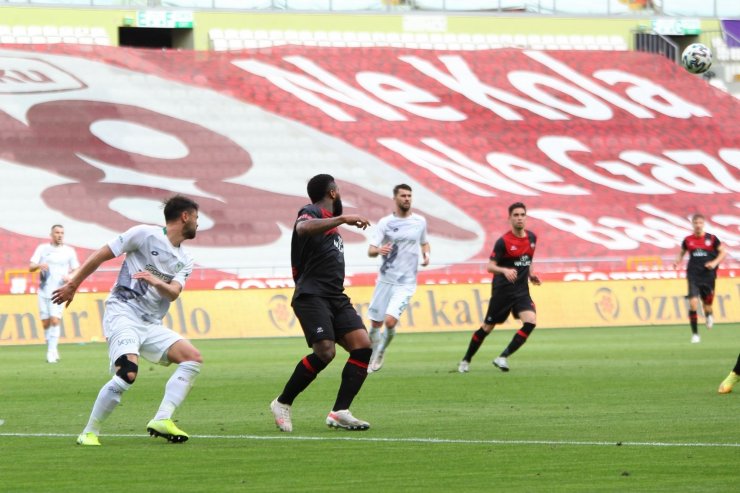 Süper Lig: Konyaspor: 1 - Fatih Karagümrük: 1 (İlk yarı)