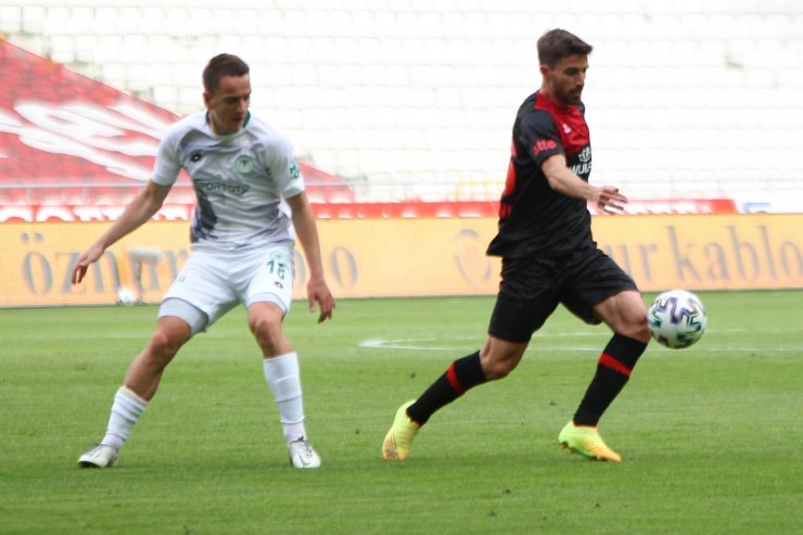 Süper Lig: Konyaspor: 1 - Fatih Karagümrük: 1 (İlk yarı)