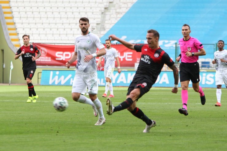 Süper Lig: Konyaspor: 1 - Fatih Karagümrük: 1 (İlk yarı)