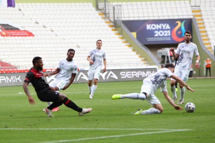 Süper Lig: Konyaspor: 1 - Fatih Karagümrük: 1 (İlk yarı)