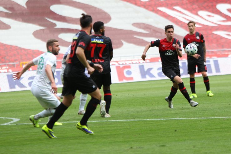 Süper Lig: Konyaspor: 1 - Fatih Karagümrük: 1 (İlk yarı)