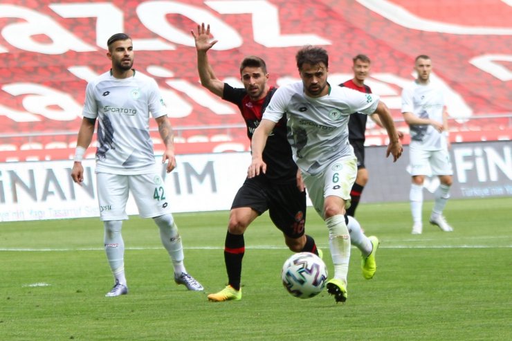 Süper Lig: Konyaspor: 1 - Fatih Karagümrük: 1 (İlk yarı)