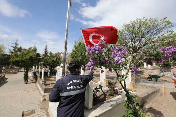 Talas’ta mezarlıklara özel çalışma