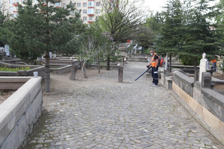 Talas’ta mezarlıklara özel çalışma