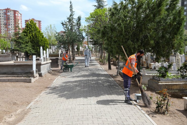 Talas’ta mezarlıklara özel çalışma