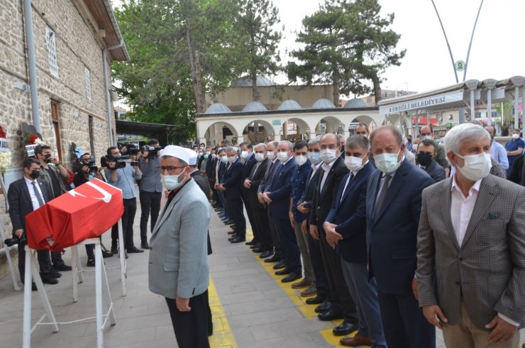 Korona virüsten hayatını kaybeden eski AK Parti Milletvekili Uysal son yolculuğuna uğurlandı