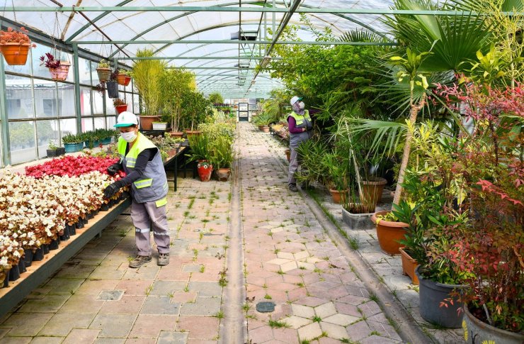 Tepebaşı’nın dört bir yanını süslüyorlar