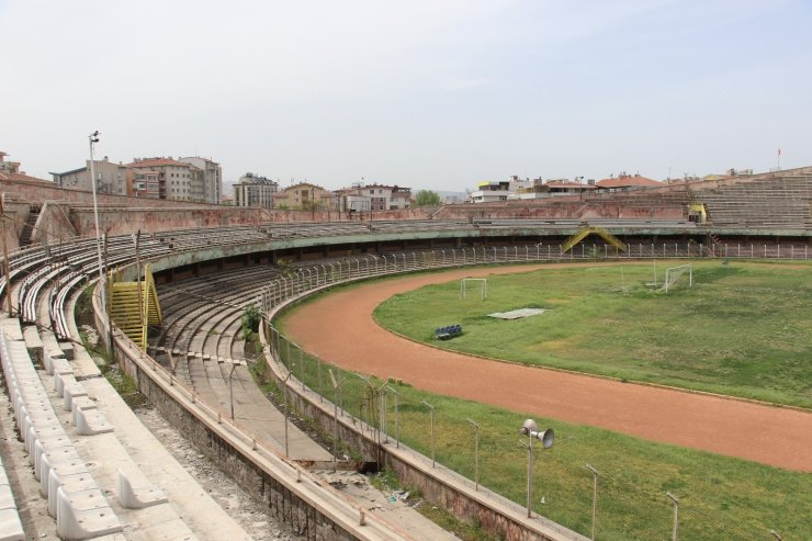 Harabeye dönen Cebeci İnönü Stadyumu, yıkılacağı günü bekliyor