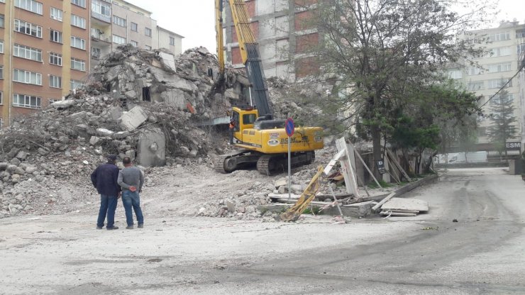 Vatandaşın yoğun tepkisine neden olan bina yıkımında sorun çözüldü