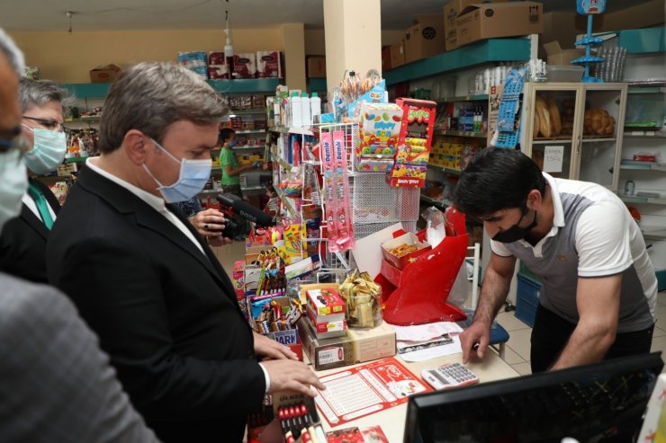 Aksaray Valisi Aydoğdu zimem defteri geleneğiyle vatandaşların borçlarını kapattı