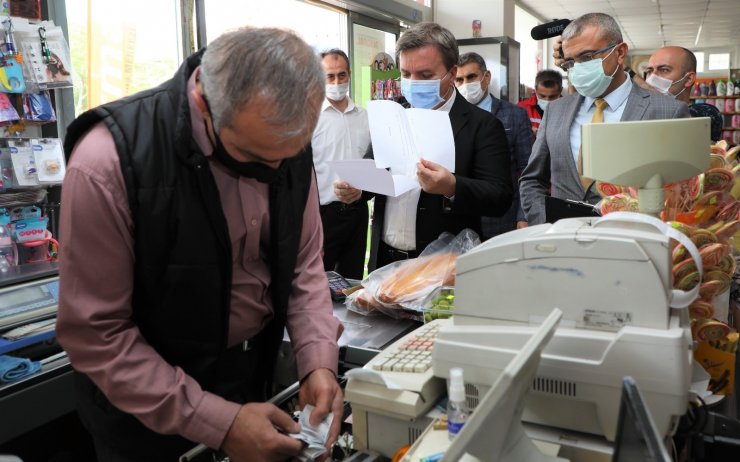 Aksaray Valisi Aydoğdu zimem defteri geleneğiyle vatandaşların borçlarını kapattı