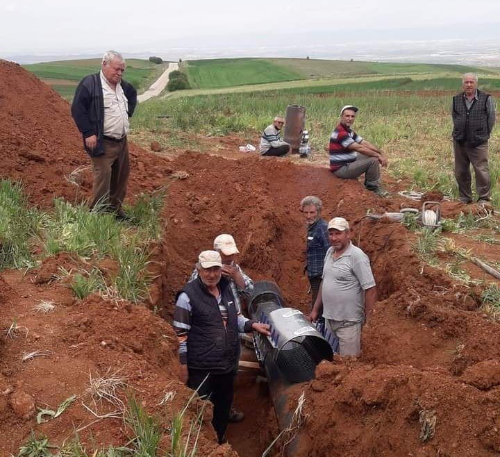 Beylikova Belediyesi ekipleri sulama sistemindeki patlakları tamir etti