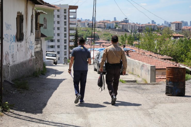 PTT “evde sosyal yardım ödemesi” kapsamındaki ücretleri adreslere teslim ediyor