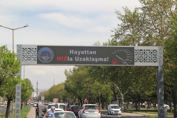 Kayseri’de trafikte farkındalık oluşturuluyor