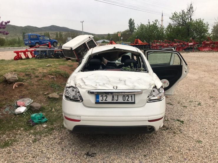 Otomobil takla attı, motoru fırladı: 2 yaralı