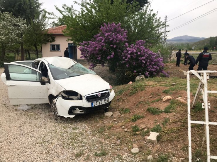 Otomobil takla attı, motoru fırladı: 2 yaralı