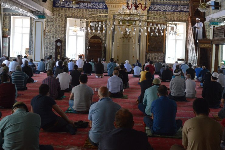 Tam kapanma gölgesinde Ramazan-ı Şerif’in son cuma namazı kılındı