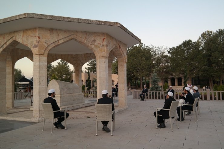 Yunus Emre kabri başında anıldı