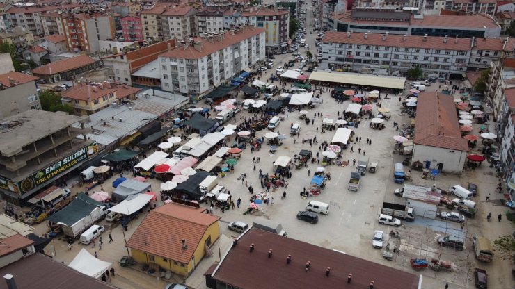 Beyşehir’de tam kapanma günü satıcılar tezgah açtı