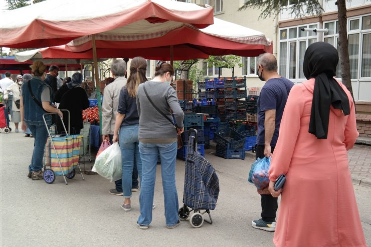 Yine pazar, yine yoğunluk