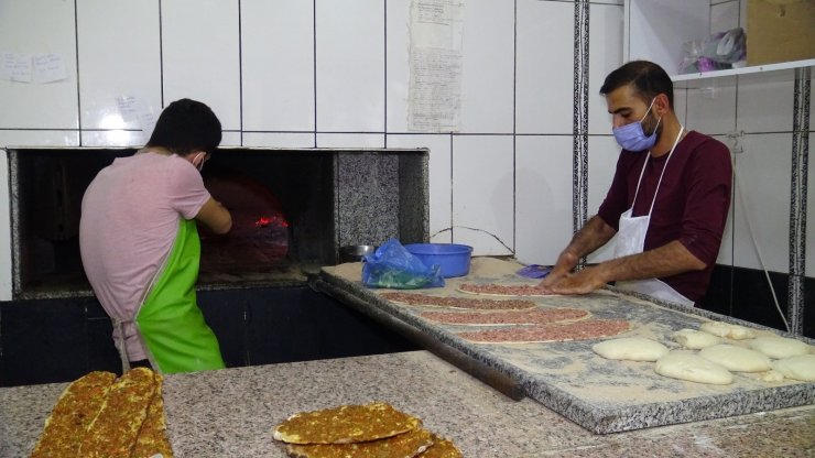 Fırıncının evden al, pişir ve eve bırak hizmeti ilgi görüyor