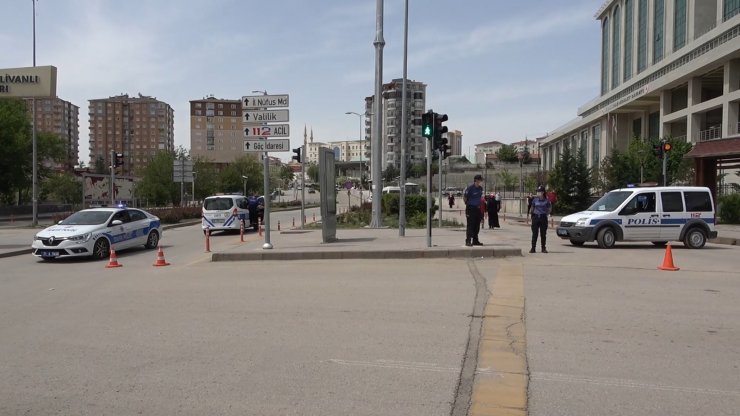 Günler sonra semt paralarında tezgahlar açıldı: Vatandaşlar alışveriş için akın etti