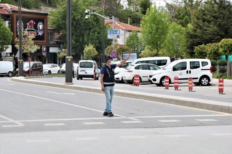 Kırşehir’de polis halkın kısıtlama ihlali yapmaması için aktif görev alıyor