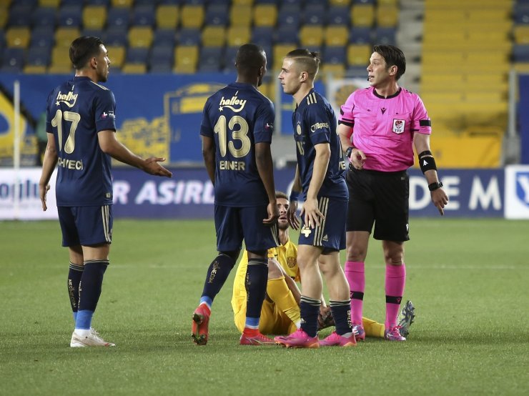 Süper Lig: MKE Ankaragücü: 1 - Fenerbahçe: 1 (İlk yarı)