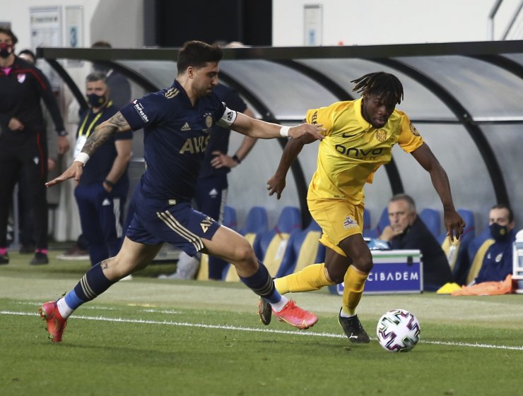 Süper Lig: MKE Ankaragücü: 1 - Fenerbahçe: 1 (İlk yarı)