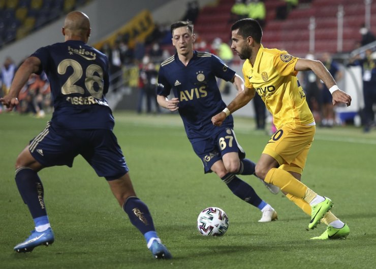 Süper Lig: MKE Ankaragücü: 1 - Fenerbahçe: 1 (İlk yarı)