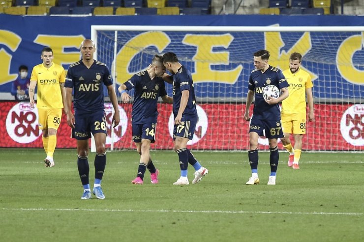 Süper Lig: MKE Ankaragücü: 1 - Fenerbahçe: 1 (İlk yarı)