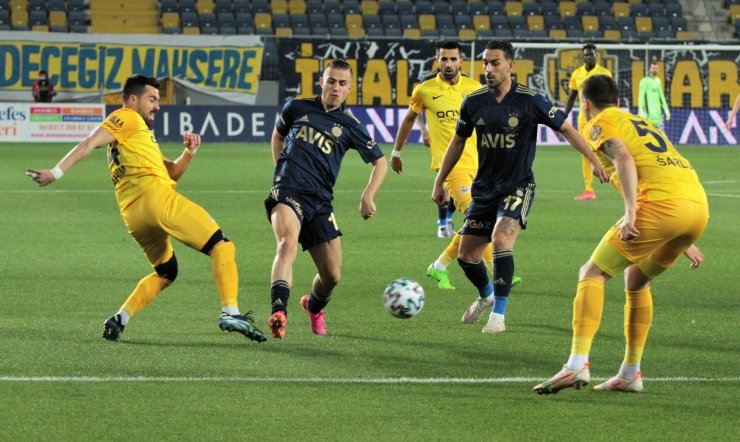 Süper Lig: MKE Ankaragücü: 1 - Fenerbahçe: 1 (İlk yarı)