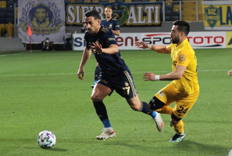 Süper Lig: MKE Ankaragücü: 1 - Fenerbahçe: 1 (İlk yarı)