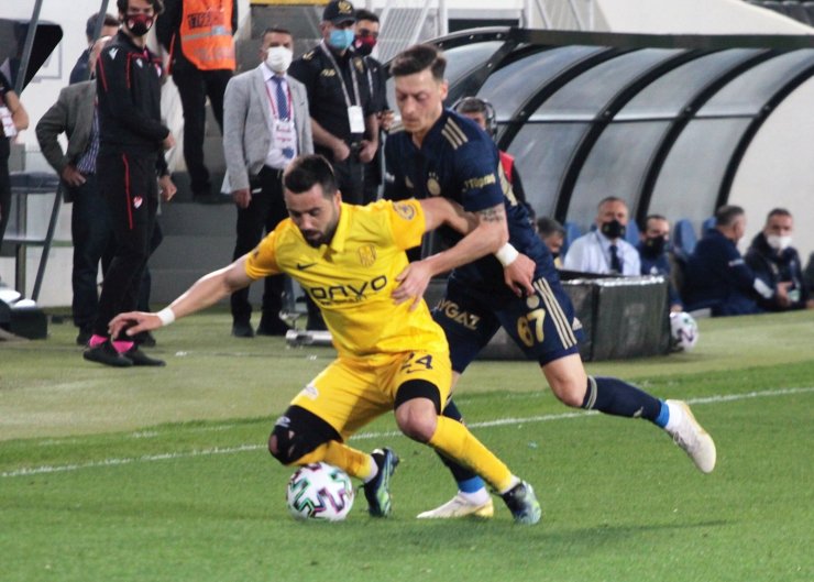 Süper Lig: MKE Ankaragücü: 1 - Fenerbahçe: 1 (İlk yarı)