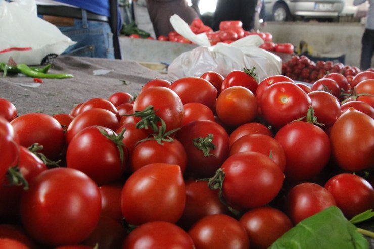 Semt pazarları açıldı, esnaf ilgiden memnun