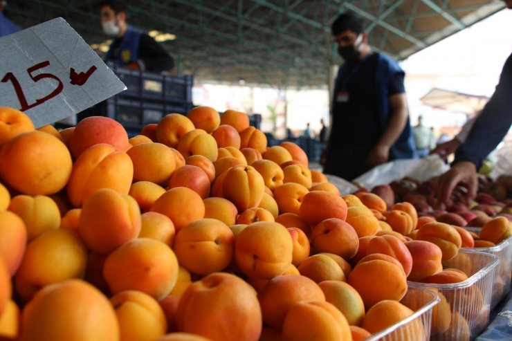 Semt pazarları açıldı, esnaf ilgiden memnun