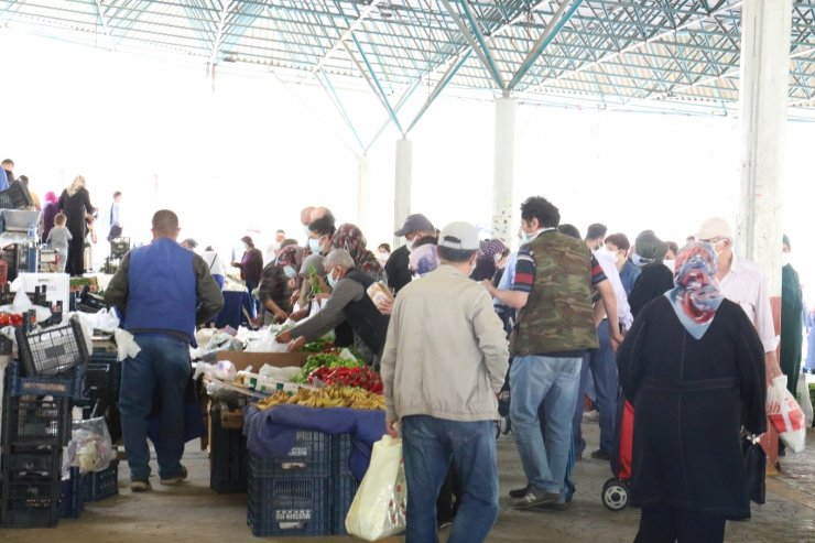 Semt pazarları açıldı, esnaf ilgiden memnun