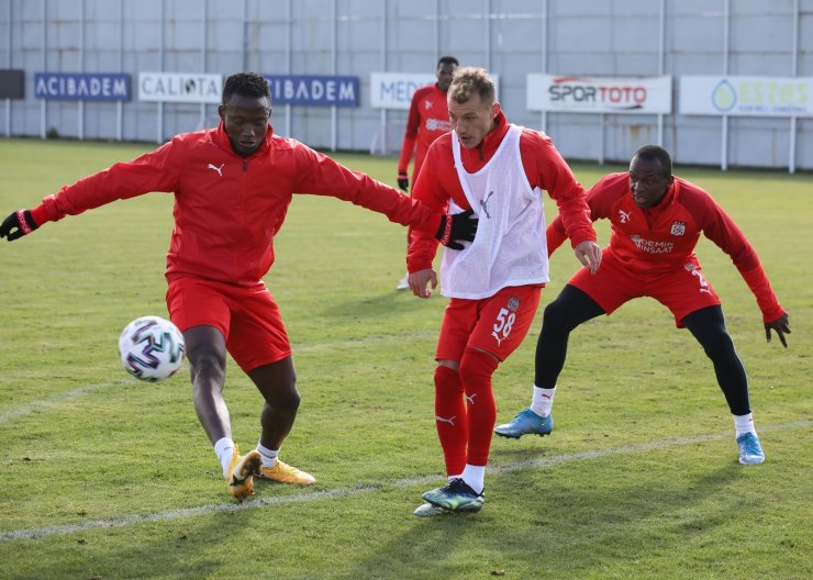 Sivasspor, ara vermeden Fenerbahçe maçı hazırlıklarına başladı