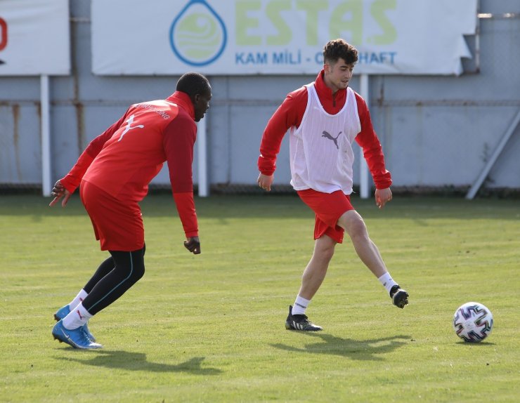 Sivasspor, ara vermeden Fenerbahçe maçı hazırlıklarına başladı