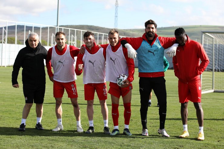 Sivasspor, ara vermeden Fenerbahçe maçı hazırlıklarına başladı