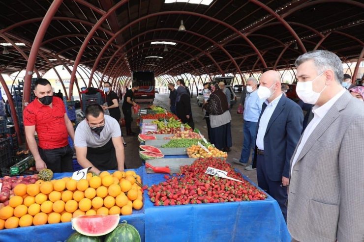 Başkan Çolakbayrakdar Kocasinan’ın 10 farklı noktasında pazar yerini denetledi