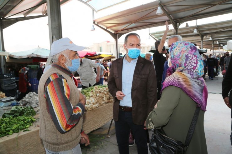 Niğde Belediye Başkanı Özdemir, pazarda vatandaşları dinledi