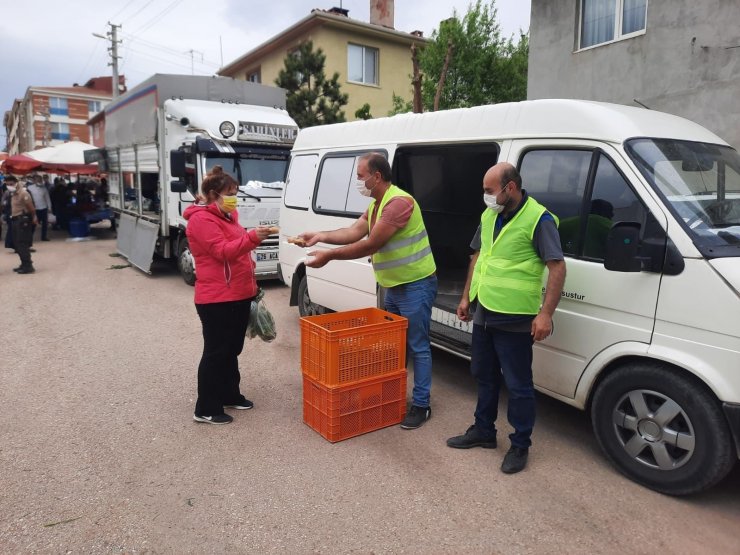 Odunpazarı Belediyesi Kadir Gecesi’nde helva dağıttı