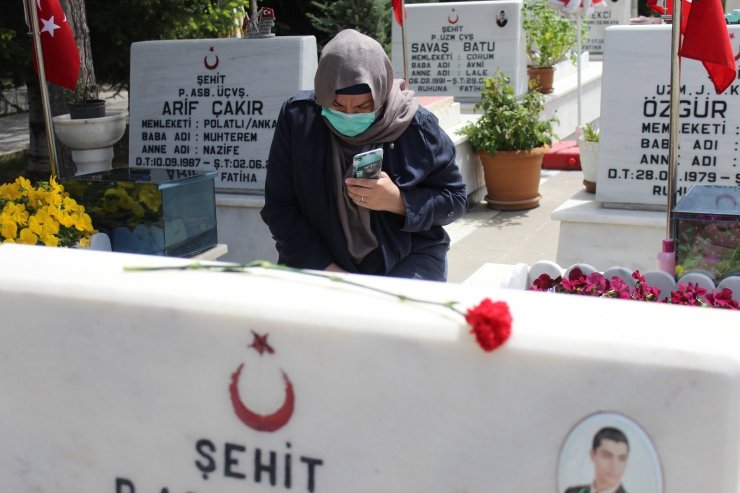 Şehit anneleri Anneler Günü’nü evlatlarının mezarı başında geçirdi