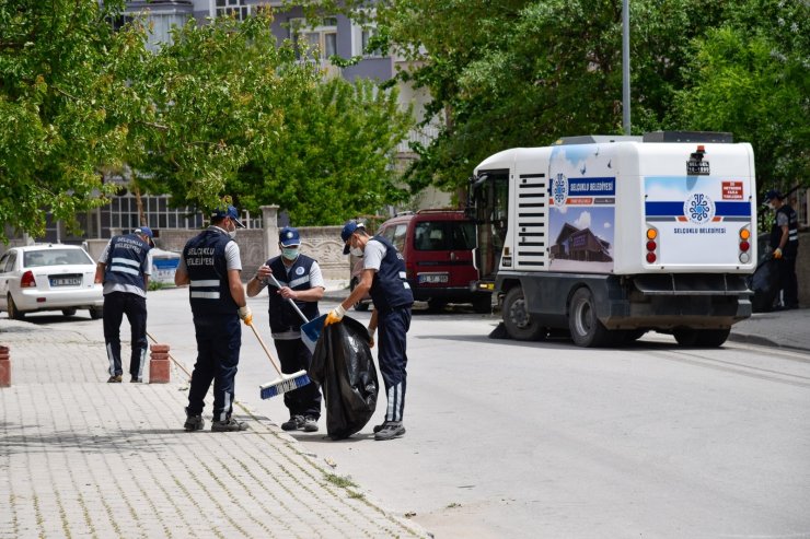 Selçuklu Belediyesi temizlik ekipleri 7/24 mesaide