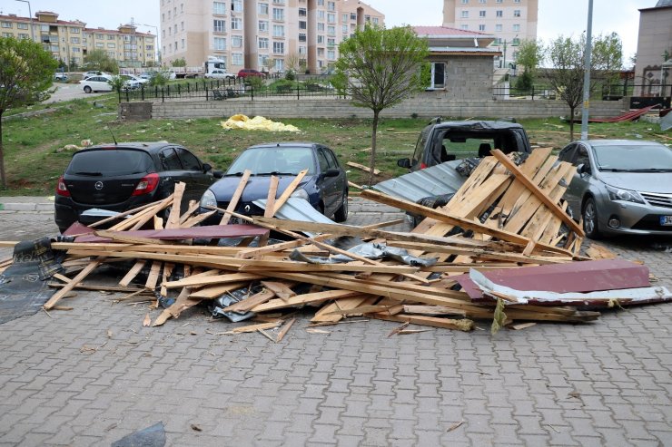 Yozgat’a çatılar uçtu