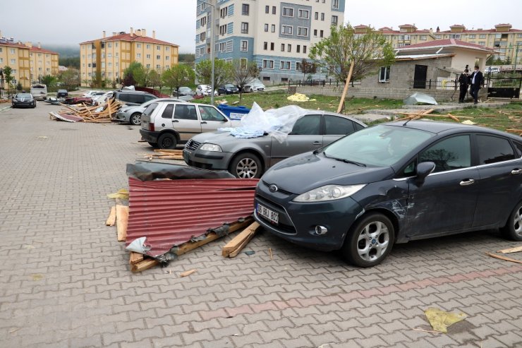 Yozgat’a çatılar uçtu